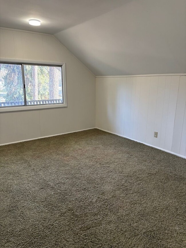 Building Photo - Charming Updated South Hill 4 Bedroom 1 Bath Home