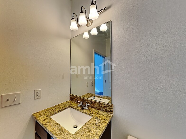 Building Photo - 4878 St James Ln