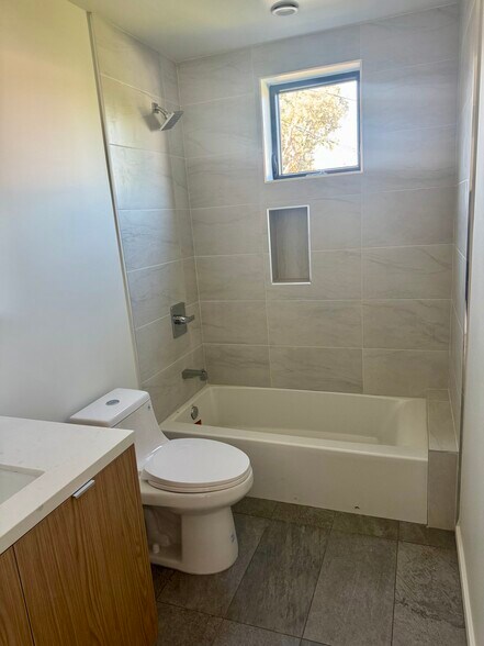 Building Photo - 2520 5th St