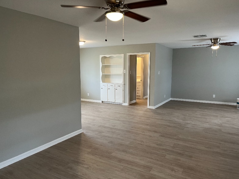 Building Photo - 606 Matchett St