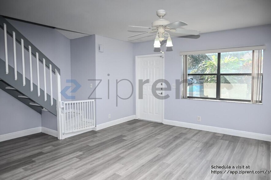 Building Photo - 9761 Riverside Dr