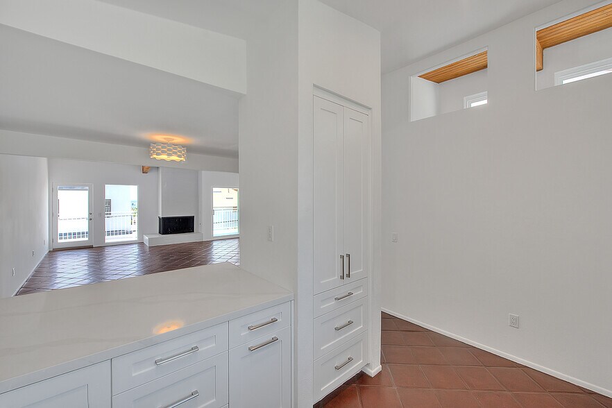 Building Photo - 310 Bayview Dr