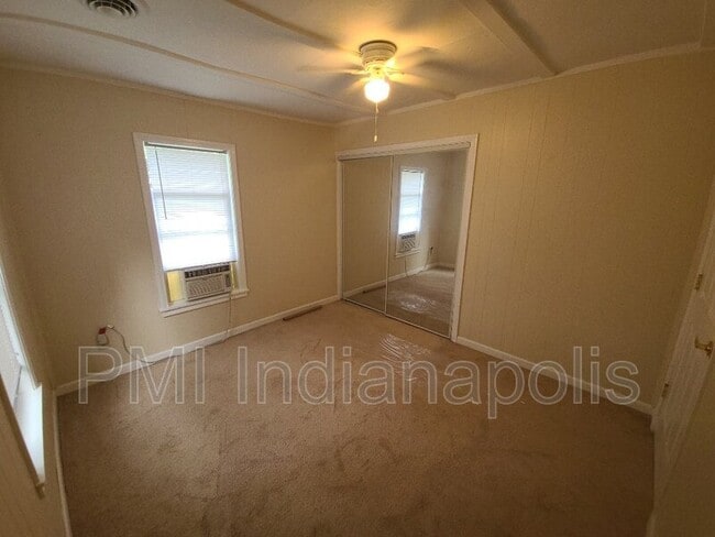 Building Photo - 629 N Willow St