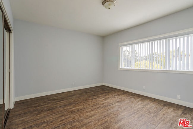 Building Photo - 505 N Kenwood St