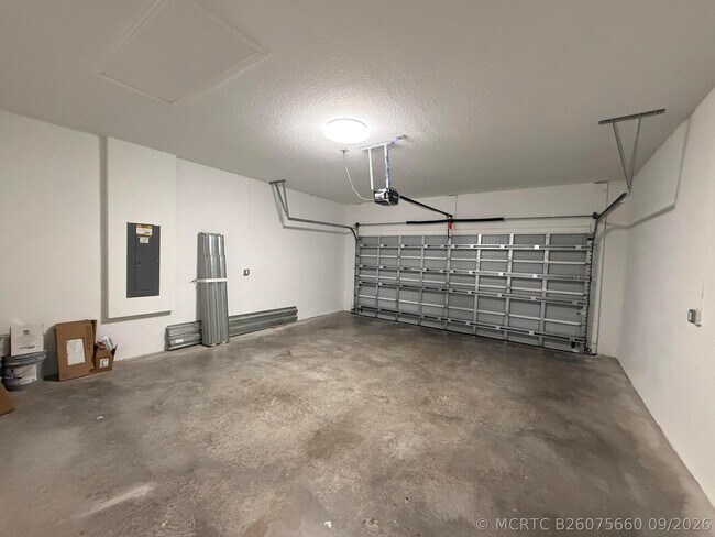 Building Photo - 2329 SW Alminar St