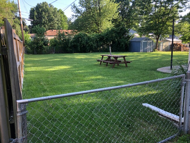 Building Photo - 1109 E Fredrickson Dr