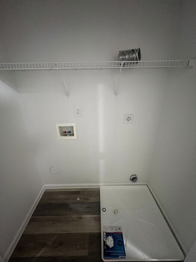 Building Photo - Charlotte Home for Rent (4 beds, 2.5 Baths)