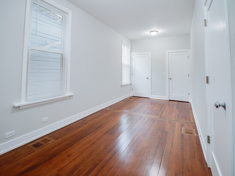 Building Photo - 3138 N Lawndale Ave