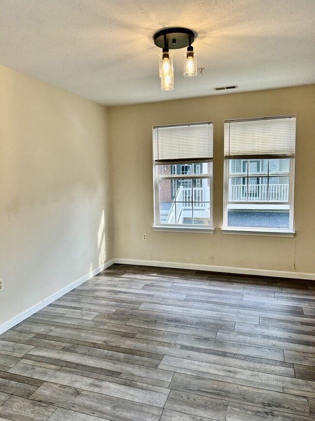Building Photo - 45511 Westmeath Way