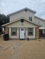 Building Photo - 2020 Oakmeadow St
