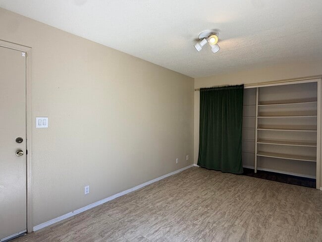 Building Photo - 7200 Whippoorwill Ln NE