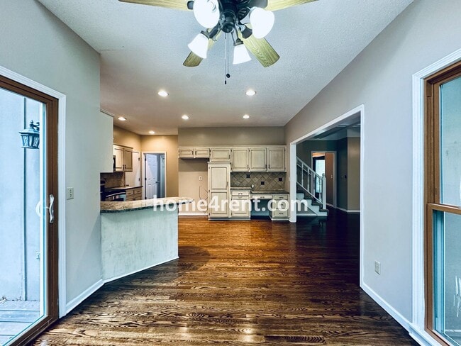 Building Photo - Blue Valley Schools, Granite Counters, Fin...