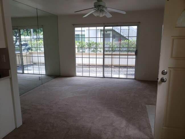 Building Photo - Crosspointe Townhouse - ground floor 2 bed...