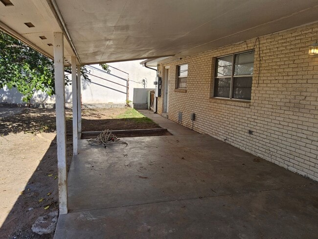 Building Photo - 3 Bedroom 2 Bath Home for Rent