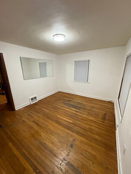 Building Photo - 1538 Shell St