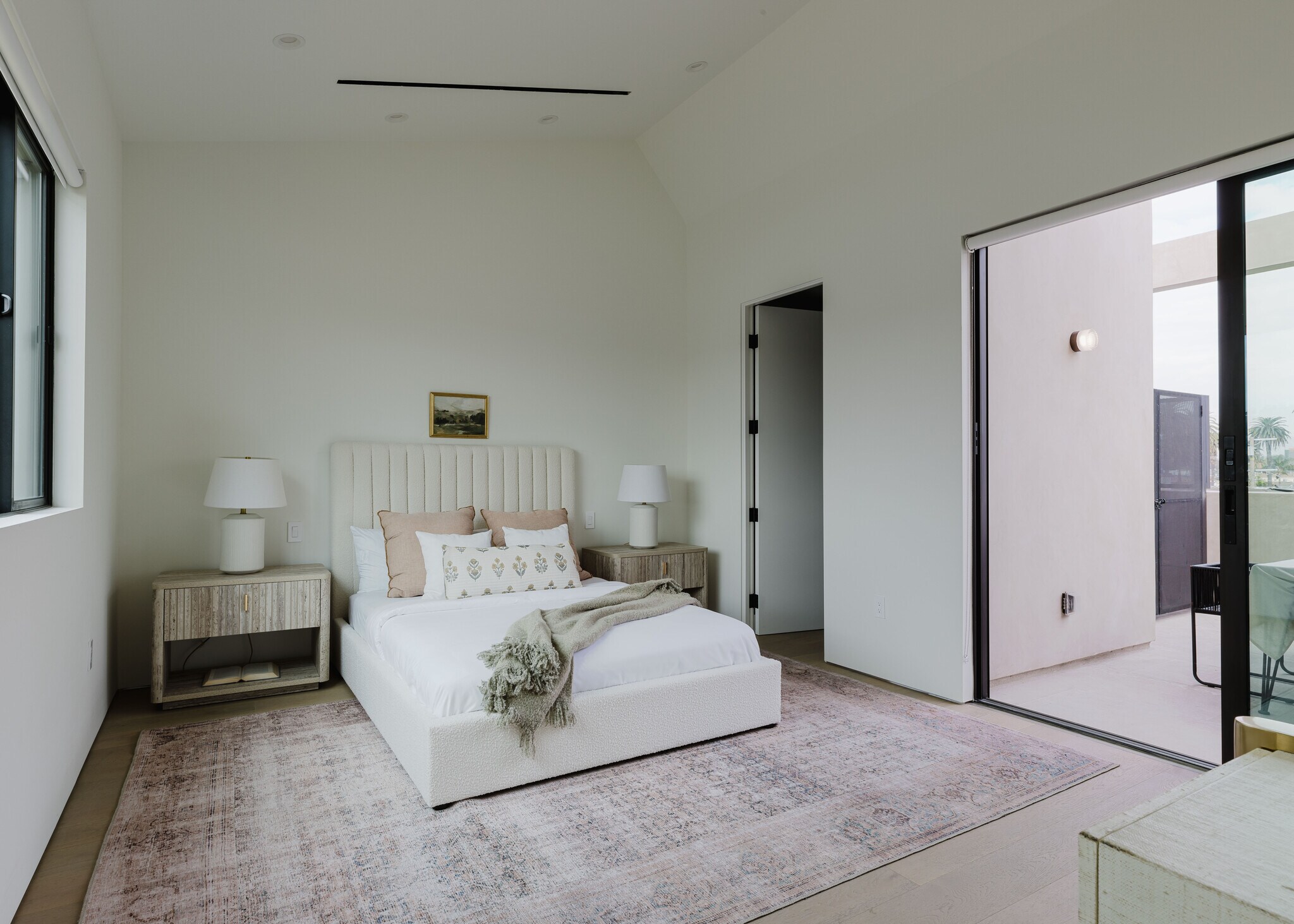 Building Photo - 2855 S Sycamore Ave