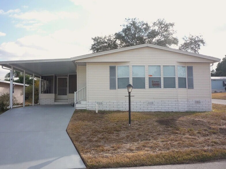 Building Photo - 4530 Skyline Dr