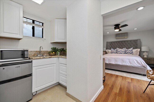 Building Photo - 73417 Foxtail Ln