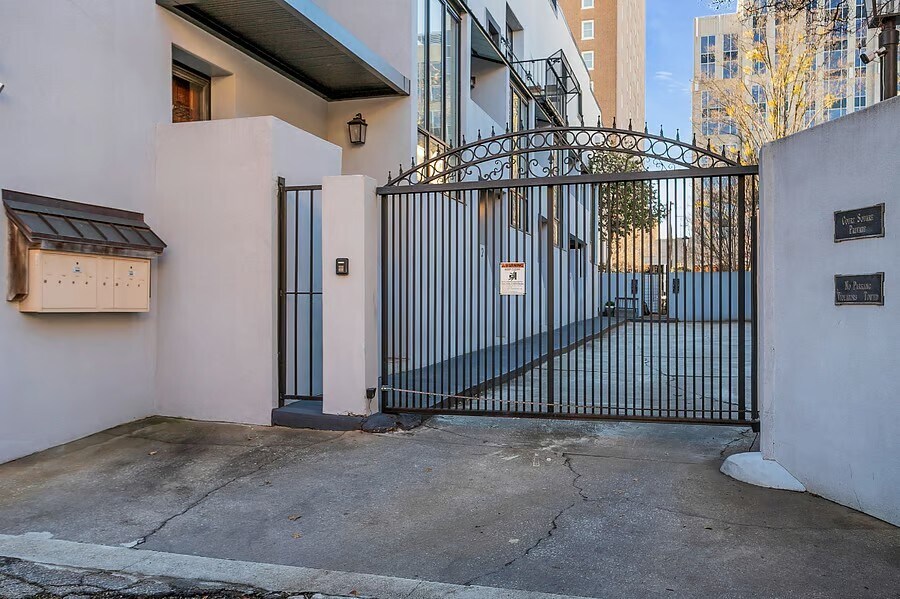 Building Photo - 121 S Main St