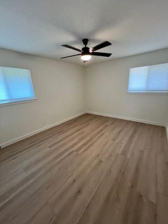 Building Photo - Allandale Place / Culdesac / Refrigerator / Washer/Dryer / Fenced Yard