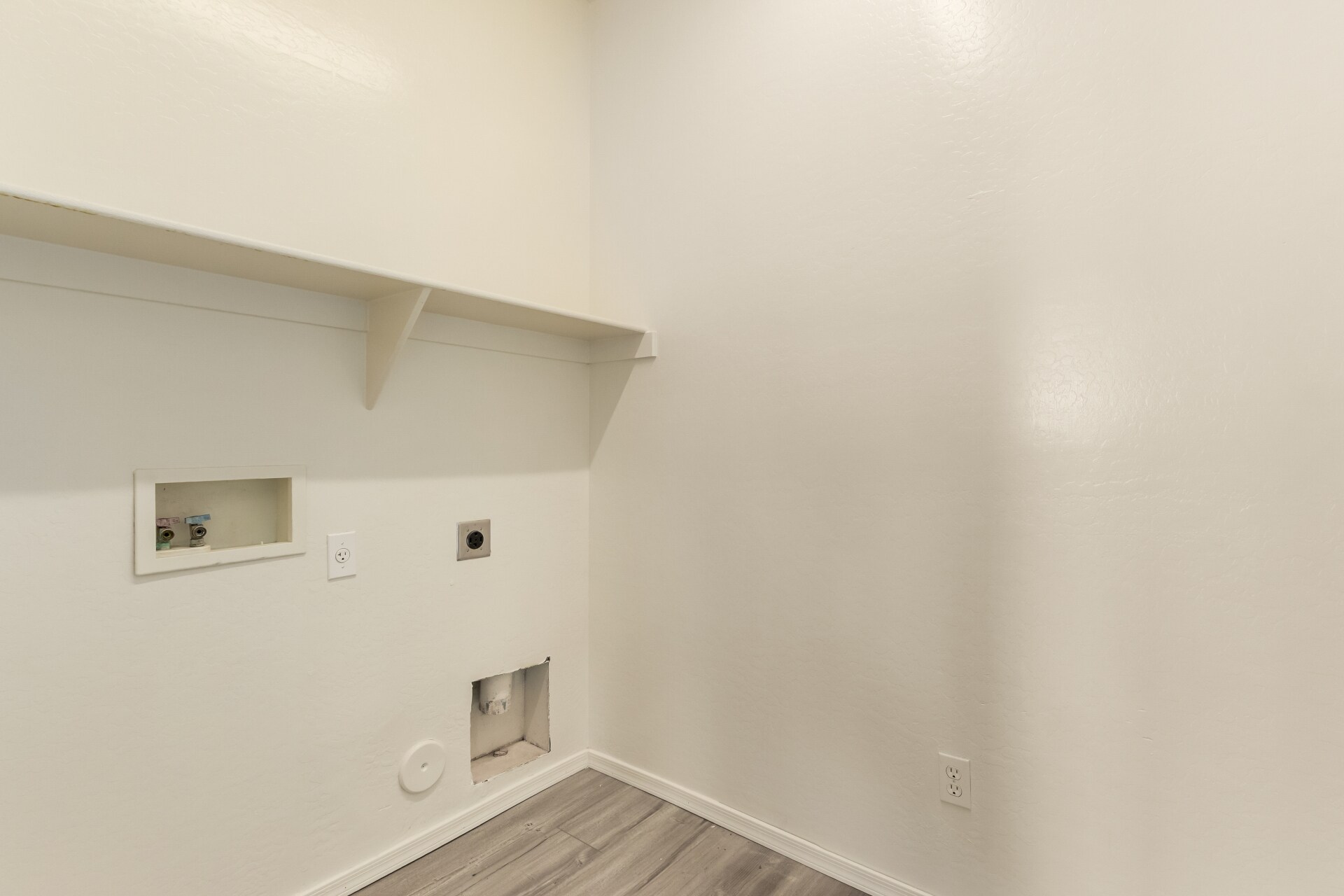 Building Photo - 1927 W Fruit Tree Ln