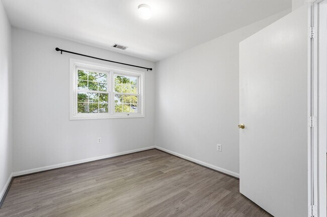 Building Photo - 9178 Laurelwood Ct