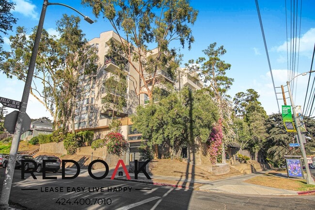 Building Photo - 3949 Los Feliz Blvd