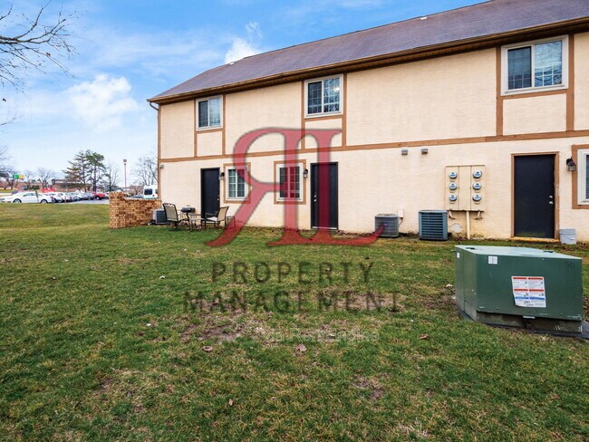 Building Photo - 5524 Kenneylane Blvd