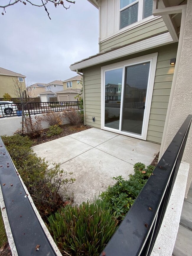 Building Photo - 3–4 Bedroom Solar Home in Rocklin – Office + Loft | Available Now