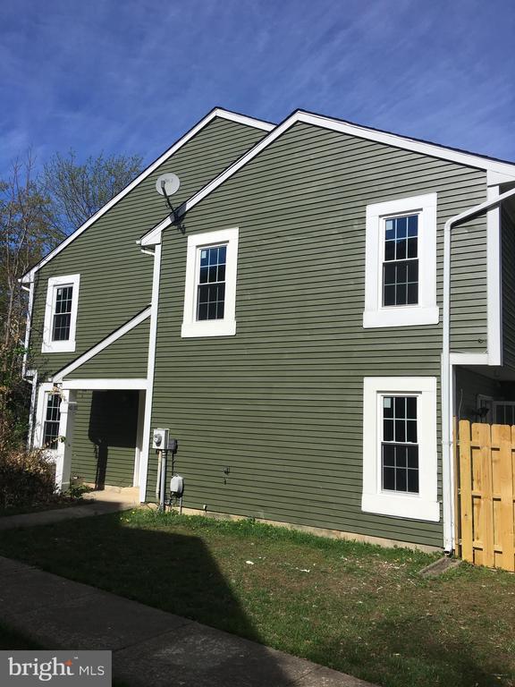 Building Photo - 4070 Bluebird Dr
