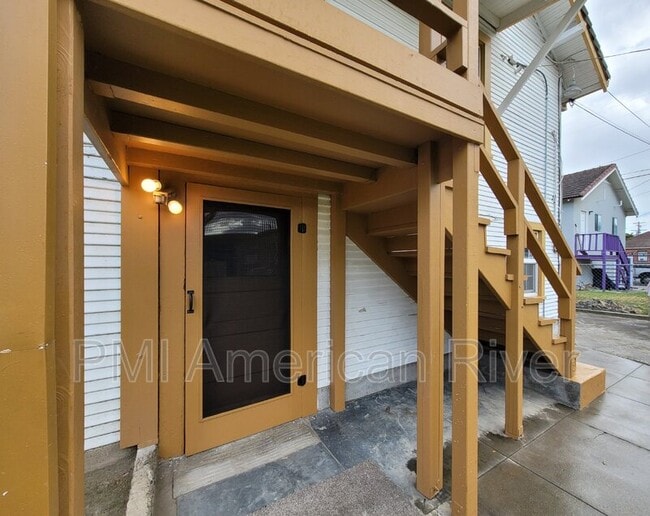 Building Photo - 224 6th St