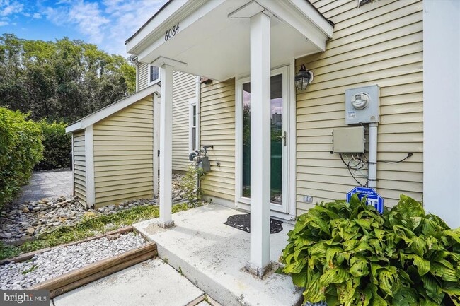 Building Photo - 6084 Netherton St