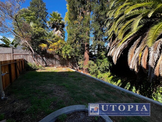 Building Photo - Charming 3 bedroom, 2 bathroom home in the...