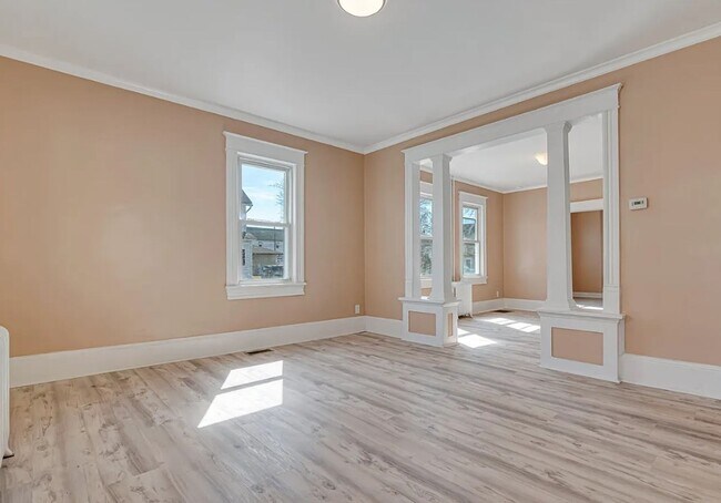 Building Photo - 516 Hickory St
