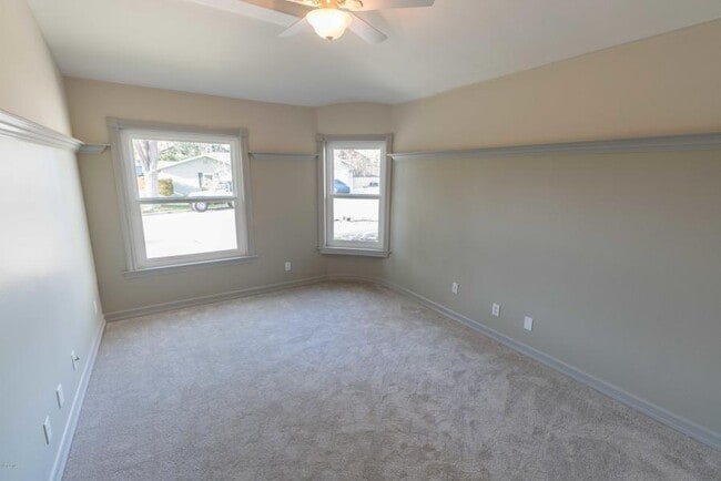 Building Photo - Calle Violeta