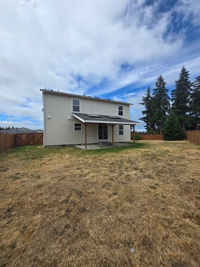 Building Photo - Beautiful 4 Bedroom 2.5 Bath in Rainier