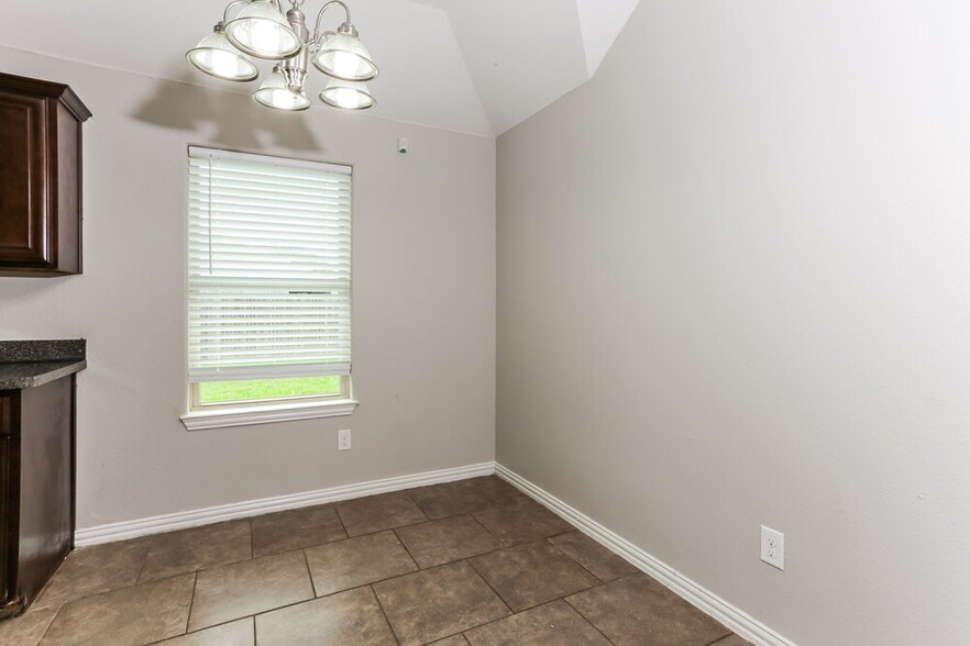 Building Photo - 7616 Rainbow Creek Dr