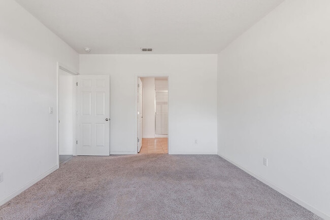 Building Photo - 3202 SW Martin St