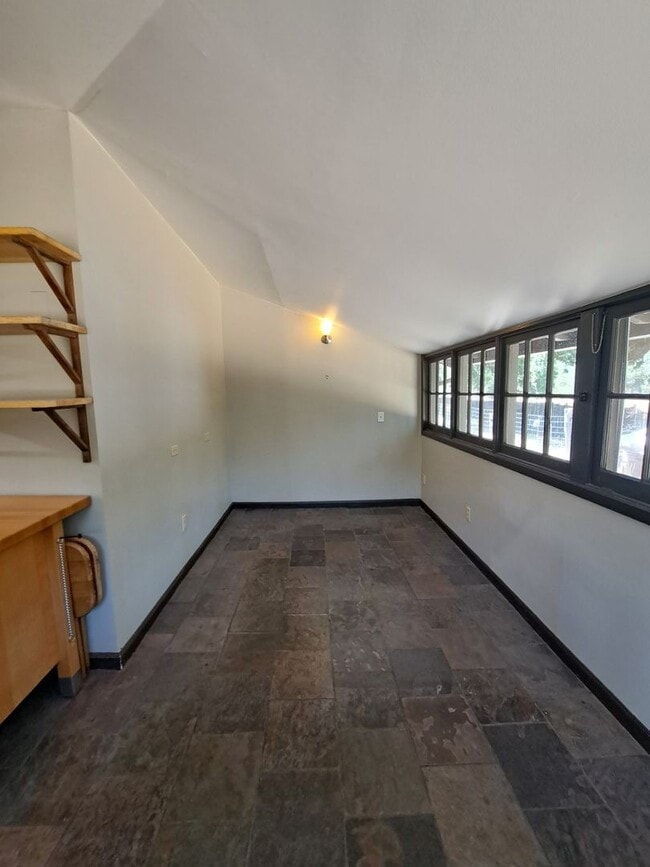 Building Photo - Living that Country Life in Napa - Close t...