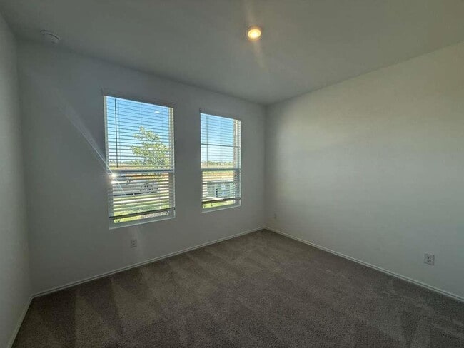 Building Photo - 261 Seven Seas Dr