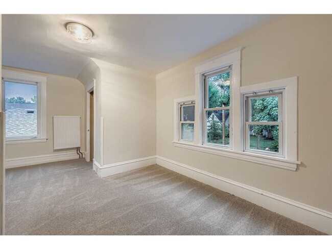 Building Photo - 2939 Russell Ave N