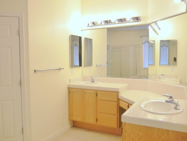 Building Photo - Excellent 2 Story House