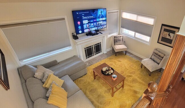 Building Photo - 2217 Saunders Dr