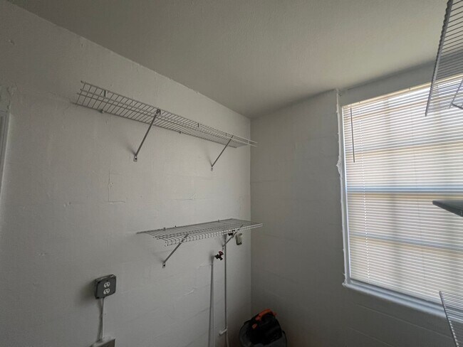 Building Photo - 708 Avenue A