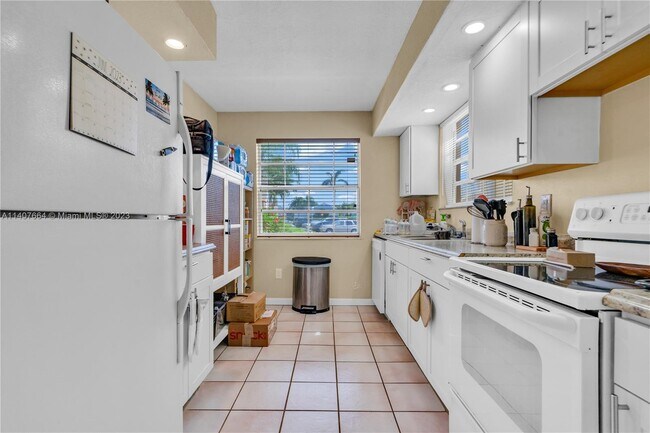 Building Photo - 2273 SE 27th Dr