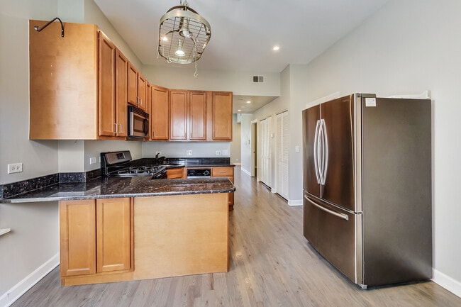 Building Photo - 2709 W Chicago Ave