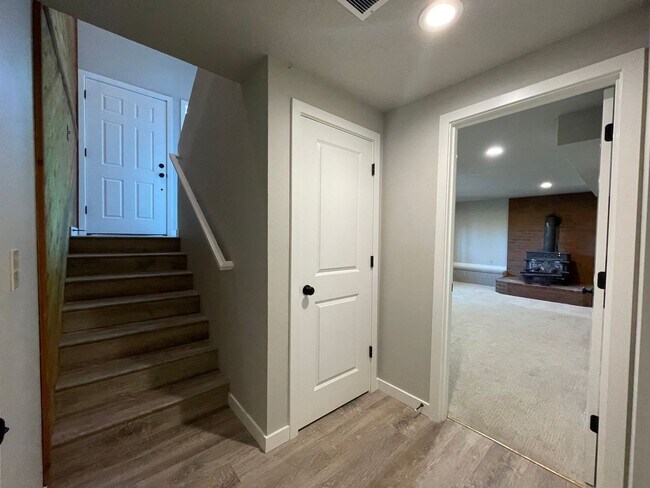 Building Photo - Private Valley Remodeled Home In Damascus 3Bd/2.5Ba with Basement!!! Beautiful Deck with Amazing ...