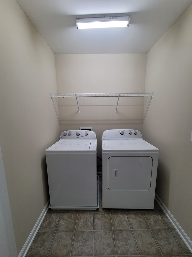 Building Photo - 4464 Middletown Dr