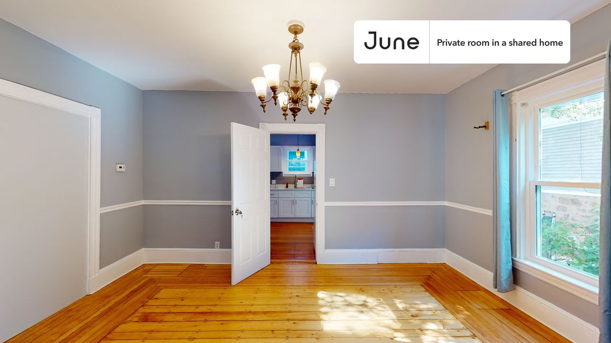 Building Photo - Private bedroom in 7 bed/2 bath Home