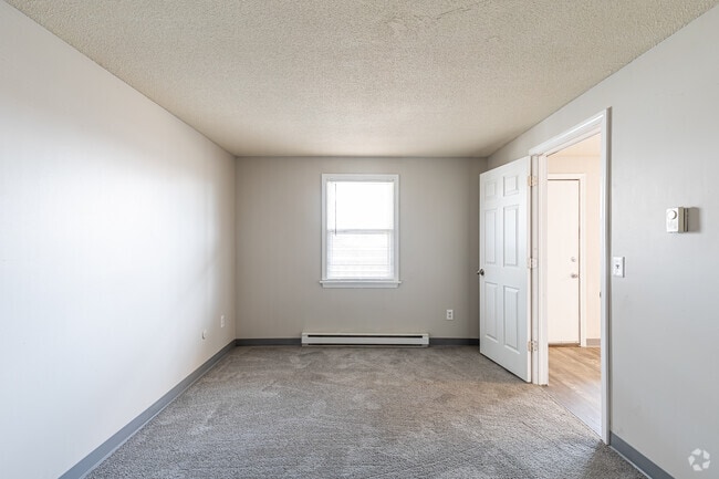 1BR, 1BA - Bedroom - Valley View Apartments